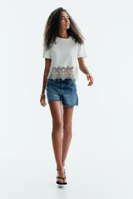 Short en denim avec bords à cru - Bleu denim — photo 1