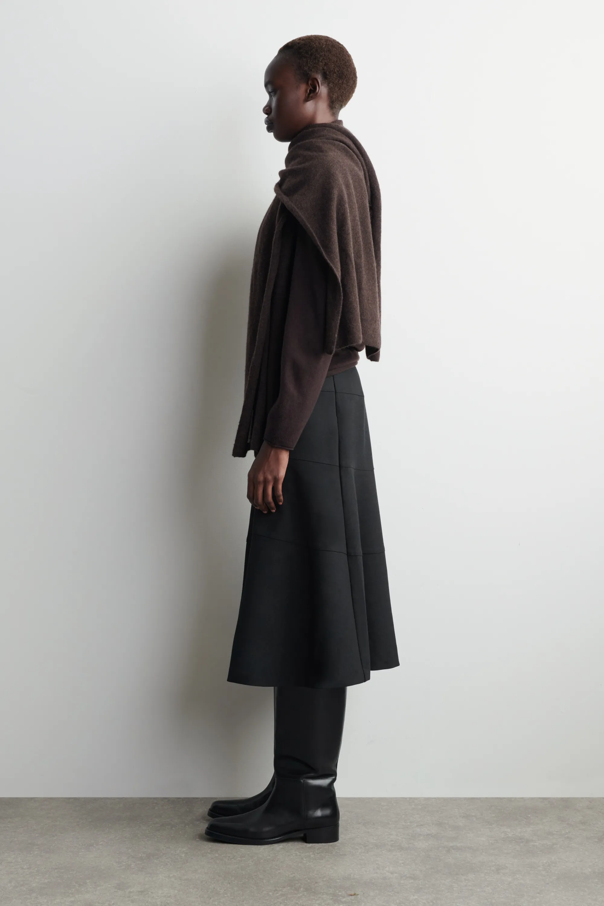 JUPE MIDI TRAPÈZE SILHOUETTE INCURVÉE - GRIS FONCÉ