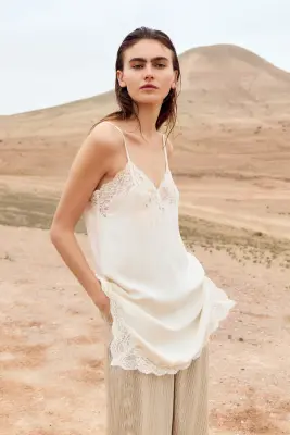 Robe combinaison en satin avec dentelle - Crème — photo 1