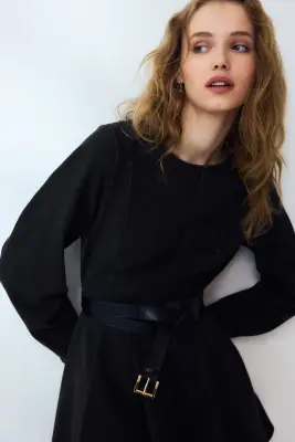 Robe en denim avec jupe évasée - Noir denim — photo 1