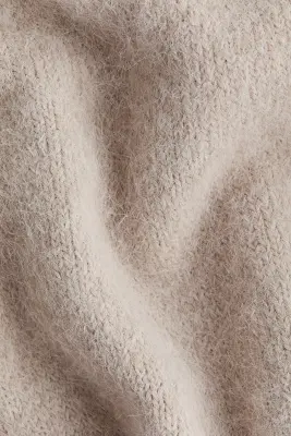 Pull en maille duveteuse avec écharpe - Beige clair — photo 4