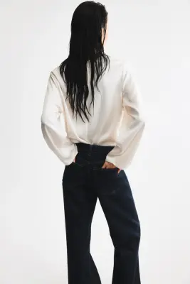 Blouse en satin avec encolure bénitier - Ivoire — photo 3