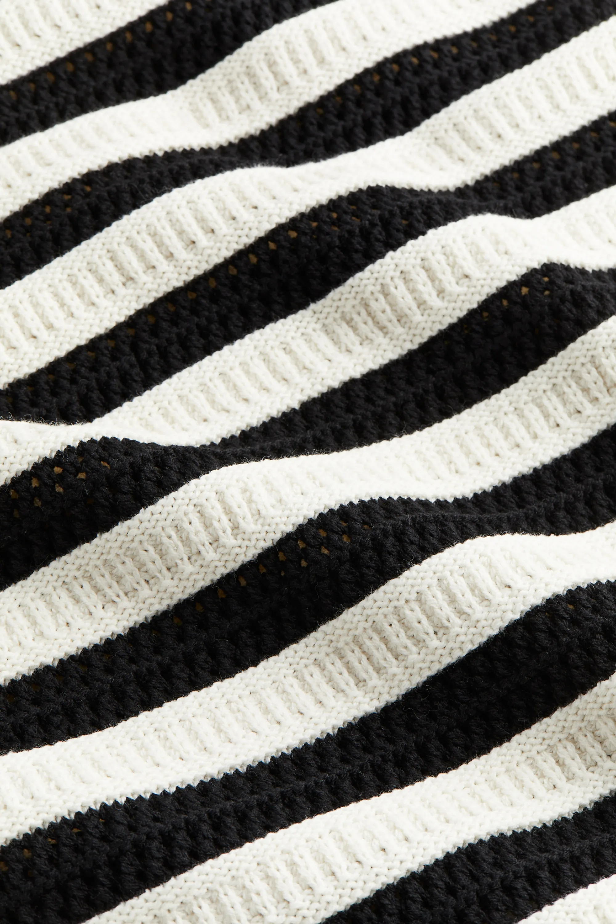 MAMA Pull en maille texturée - Crème/rayures noires