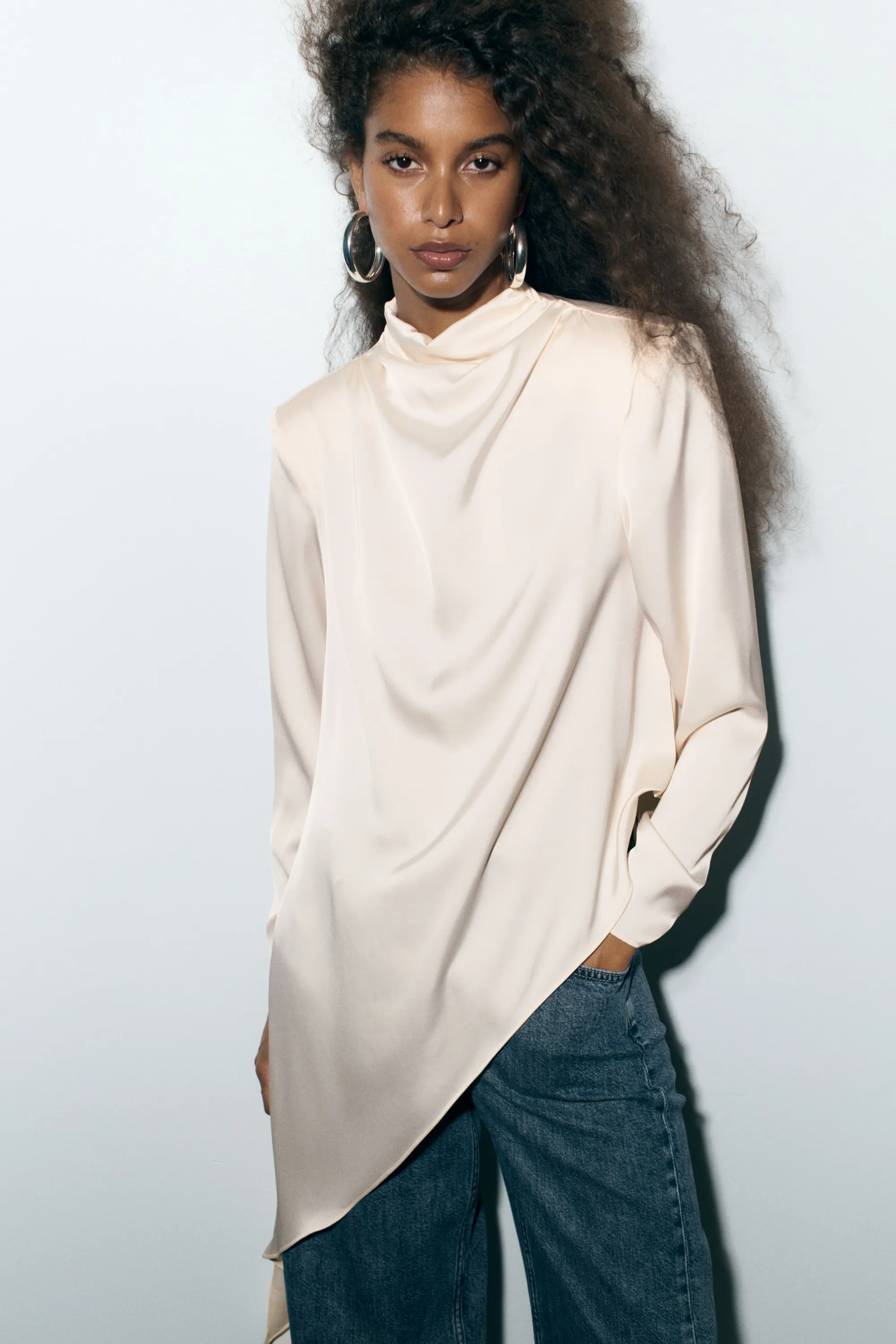 Blouse en satin avec détail à nouer - Crème