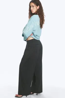 Pantalon de costume large taille basse - Fines rayures gris foncé — photo 2