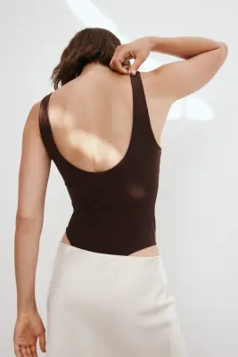 Body string avec dos décolleté - Marron foncé — photo 1