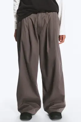 Chino baggy plissé en sergé Otis - Taupe foncé — photo 2