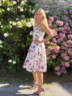 Robe courte cintrée évasée en coton imprimé fleuri multicolor Prix boutique 1850€ Taille 34 — photo 4