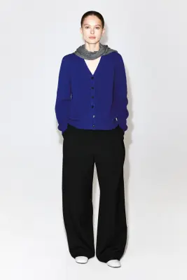 CARDIGAN COL EN V EN LAINE MÉRINOS - BLEU COBALT — photo 2