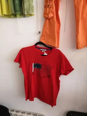 T-shirt rouge U.S. Polo Assn. — photo 1