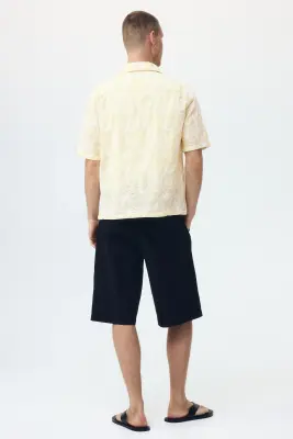 Chemise brodée Regular Fit avec col cubain - Jaune clair/motif — photo 3