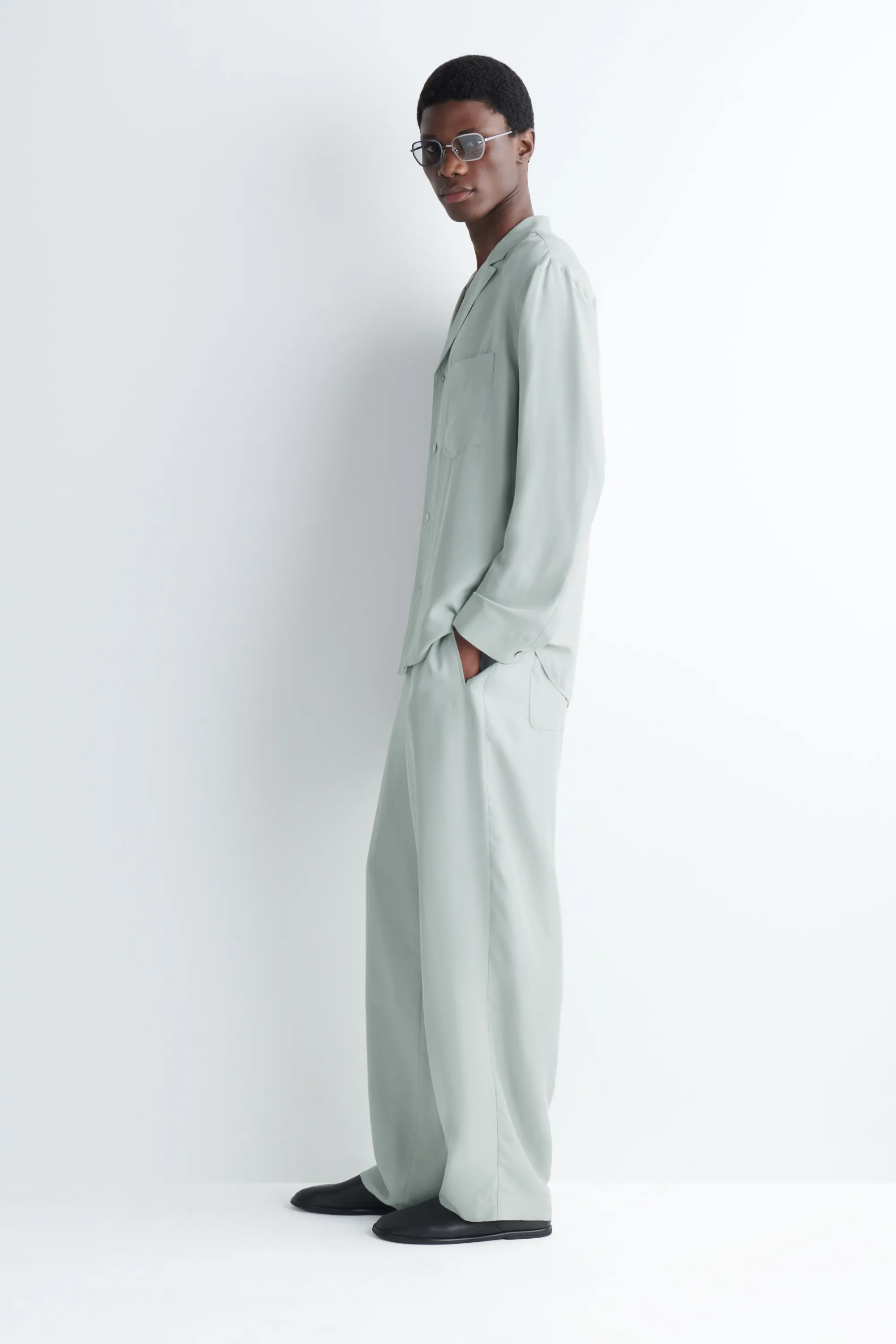 PANTALON DROIT DÉCONTRACTÉ EN SOIE - VERT SAUGE