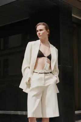 Short Bermuda avec ceinture - Crème — photo 1