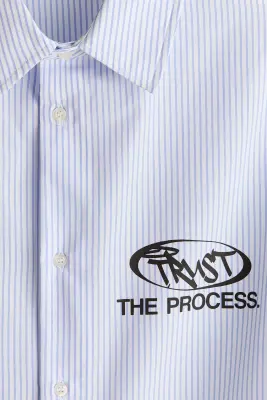 Chemise imprimée Relaxed Fit à effet superposé - Bleu clair/Trust the Process — photo 5