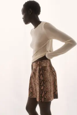 Short chic à motif - Beige/motif peau de serpent — photo 1