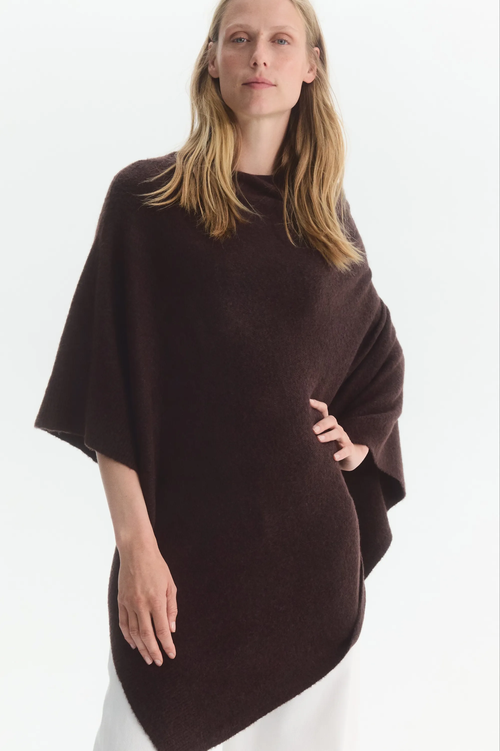 MAMA Cape asymétrique en maille fine - Marron foncé