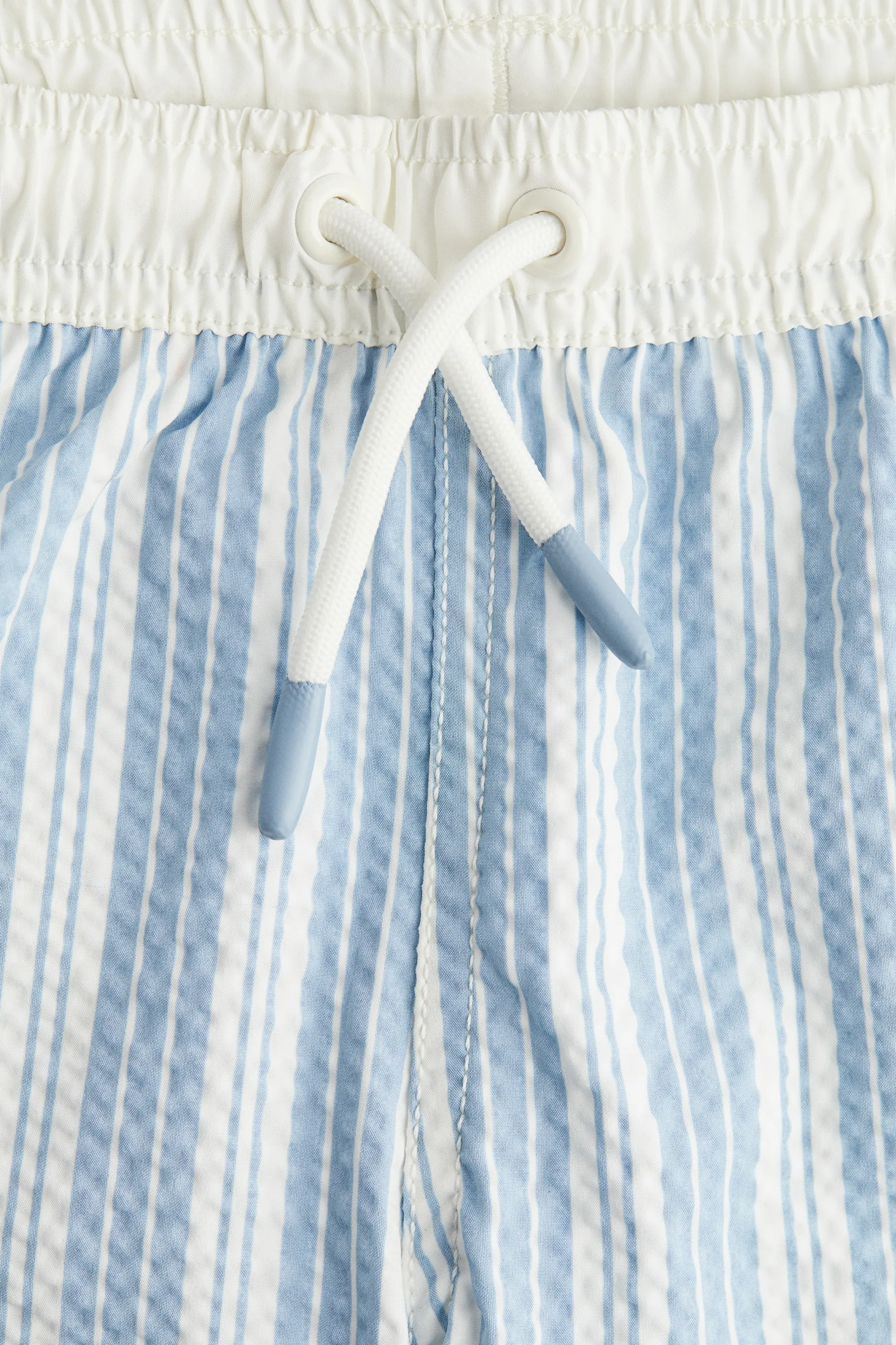 Seersucker swim shorts - Bleu clair/rayé