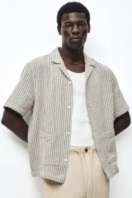 Chemise Regular Fit avec col cubain - Crème/rayé — photo 2