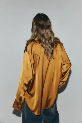 Chemise oversize en satin - Jaune doré foncé — photo 3