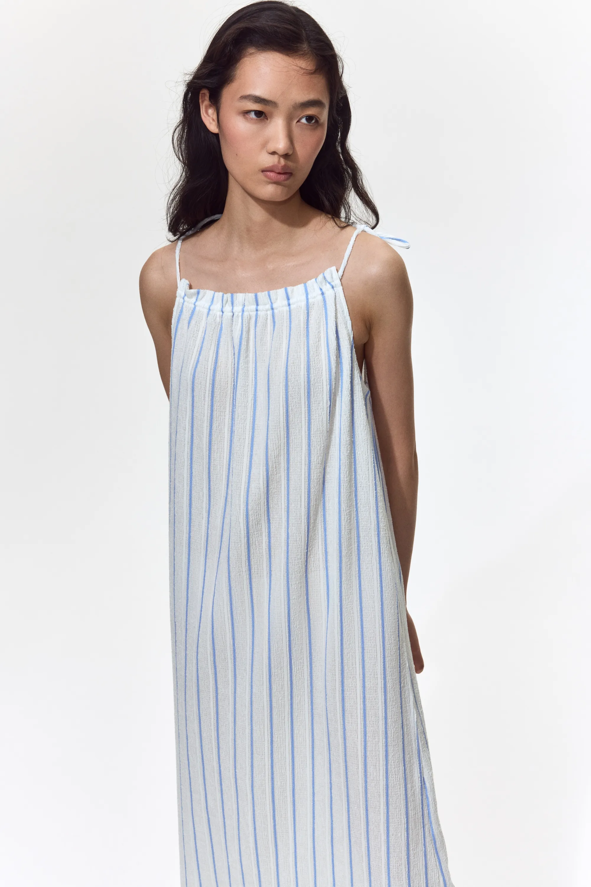 Robe froissée avec bretelles à nouer - Blanc/rayé