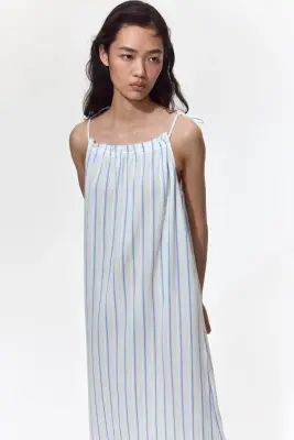 Robe froissée avec bretelles à nouer - Blanc/rayé — photo 1