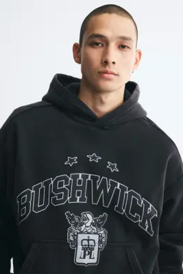 Hoodie imprimé Oversized Fit - Noir délavé/Bushwick — photo 2