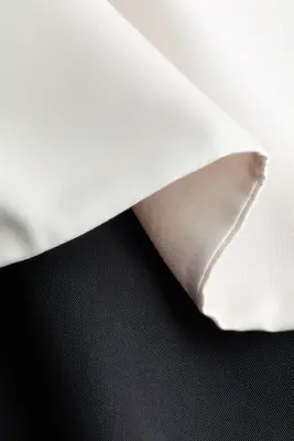 Robe à bretelles fines avec panneau - Noir/crème — photo 4