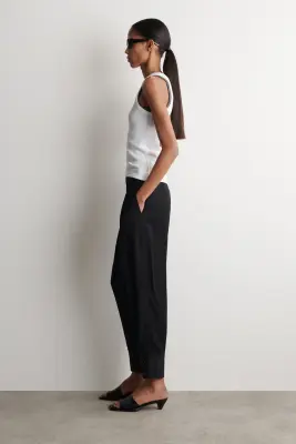 PANTALON À JAMBES BALLON EN SERGÉ À PLIS - NOIR — photo 2