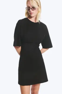 Mini-robe T-shirt cintrée et évasée - Noir — photo 1