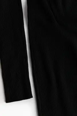 Robe en maille côtelée avec col cheminée - Noir — photo 4