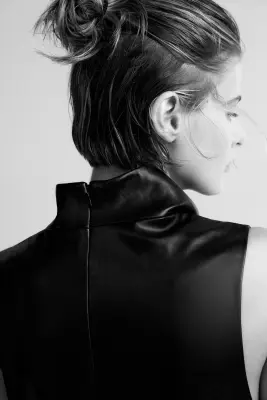 Robe trapèze en tissu enduit - Noir — photo 5