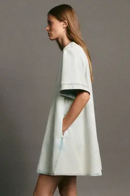 ROBE COURTE ÉVASÉE EN DENIM - BLEU CIEL — photo 5