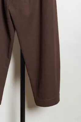 CAWLEY – JAPANESE COTTON/LINEN GABARDINE ROBYN TROUSER – ESPRESSO — photo 5