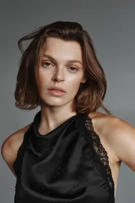 Top dos nu avec dentelle - Noir — photo 1