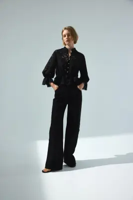Blouse en lin mélangé avec broderie anglaise - Noir — photo 2