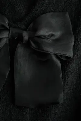 Gilet en maille avec nœud - Noir — photo 4