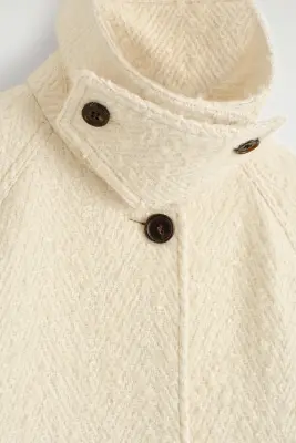 MANTEAU COURT À COL CHEMINÉE EN LAINE À CHEVRONS - CRÈME — photo 5