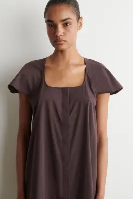 ROBE COURTE EN COTON À MANCHES ÉVASÉES - BRUN FONCÉ — photo 2