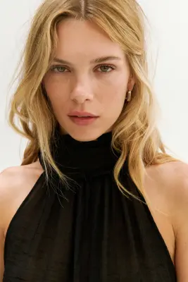 Top avec col lavallière volanté - Noir — photo 3