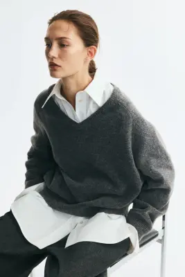 Pull oversize à encolure en V - Gris foncé — photo 4