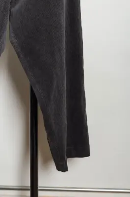 Evan Kinori – Two Pleat Pant – Charcoal — photo 4