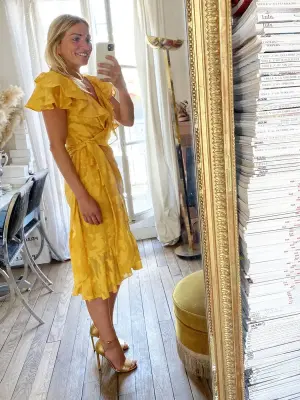 Robe à volants décolleté V en jacquard georgette fleuri jaune tournesol Prix boutique 2300€ Taille 36 — photo 5