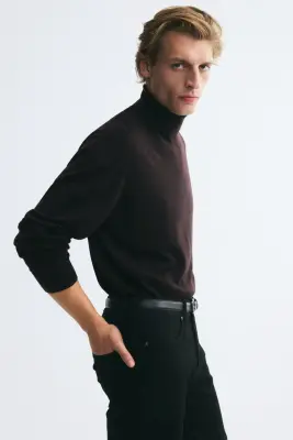 Pull col roulé Regular Fit en laine mérinos - Marron foncé — photo 3