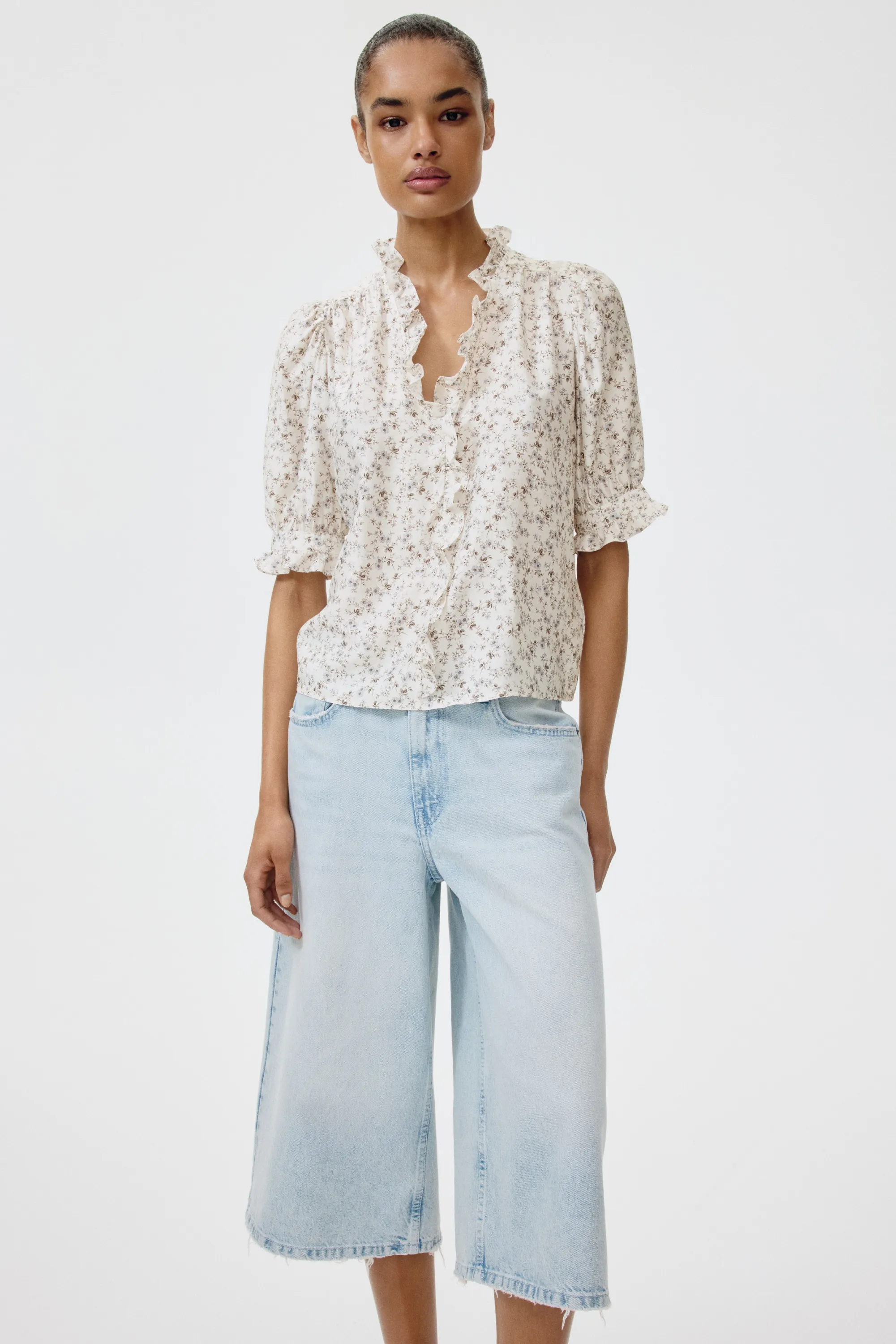 Blouse volantée à manches bouffantes - Crème/fleuri