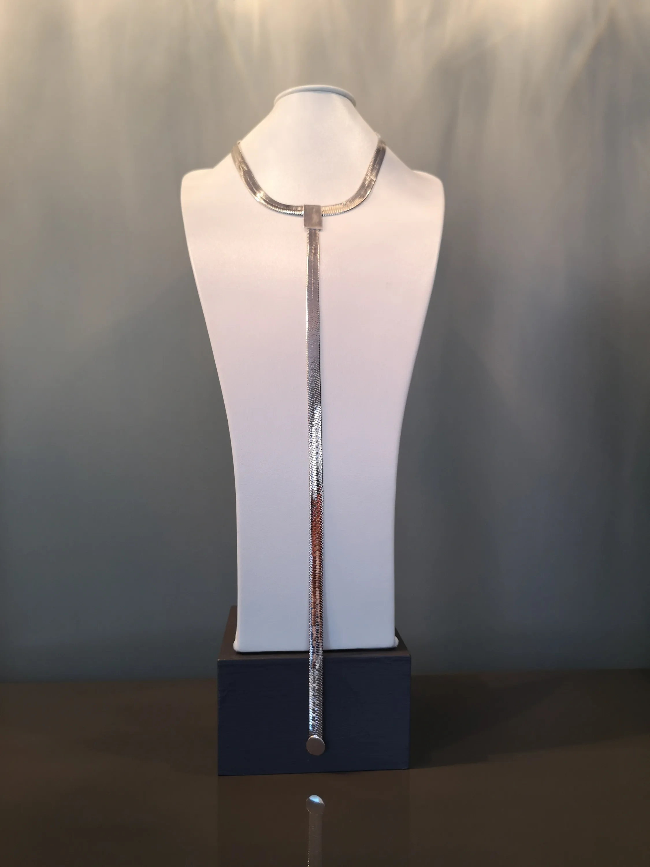 Emmanuelle T-formed flat chain necklace