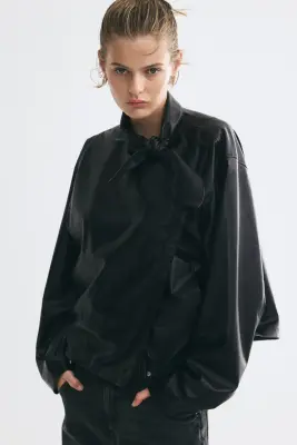 Veste en tissu enduit avec col à nouer - Noir — photo 3