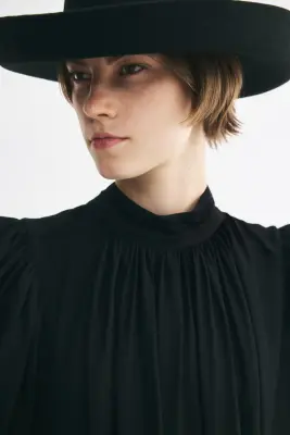 Robe à étages avec manches ballon - Noir — photo 4