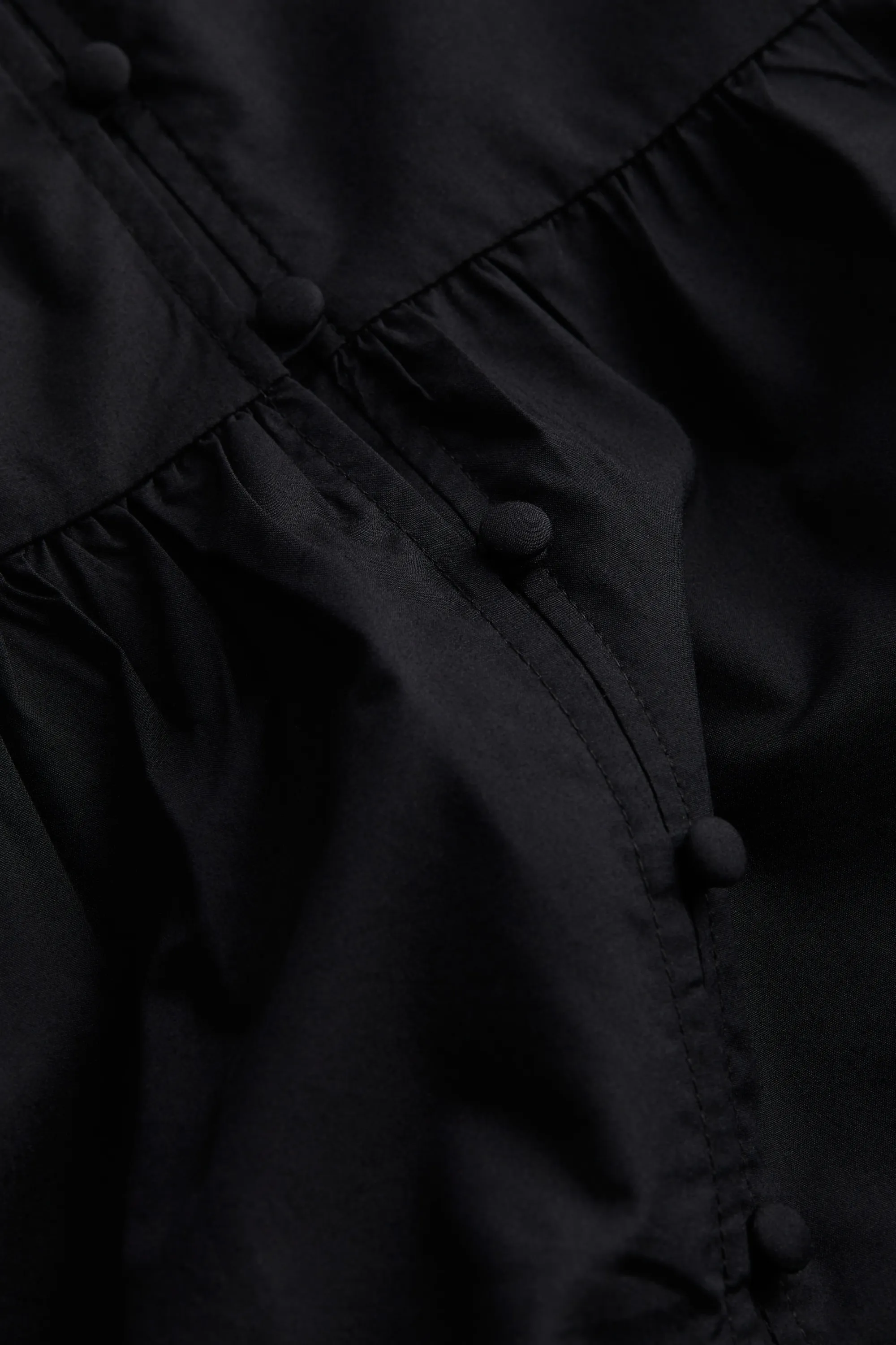 Robe à étages avec bretelles fines - Noir