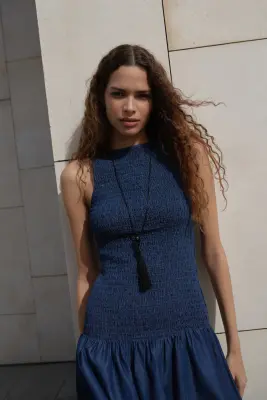 Robe smockée en denim - Bleu denim foncé — photo 1