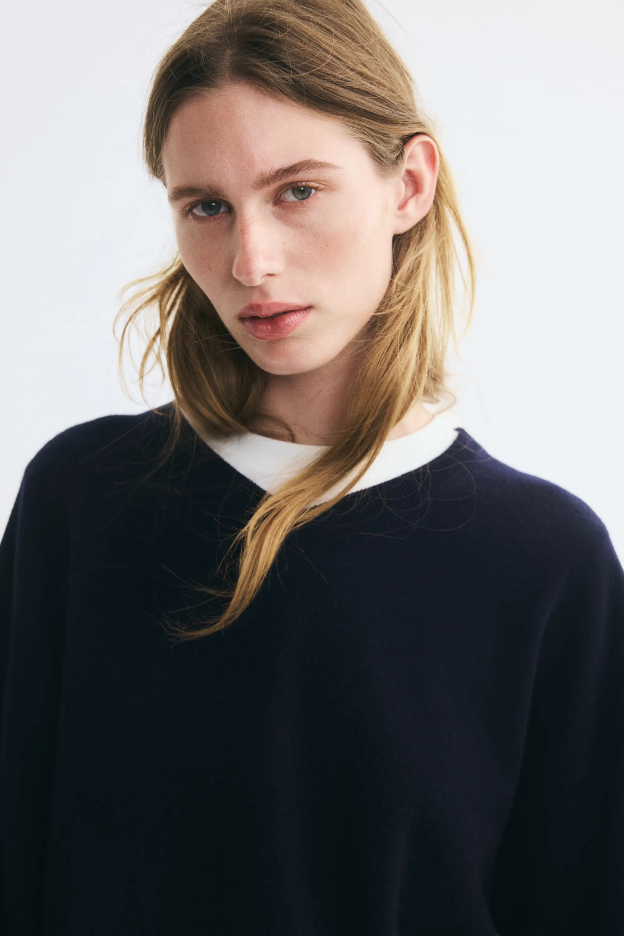 Pull en laine avec encolure en V - Bleu marine